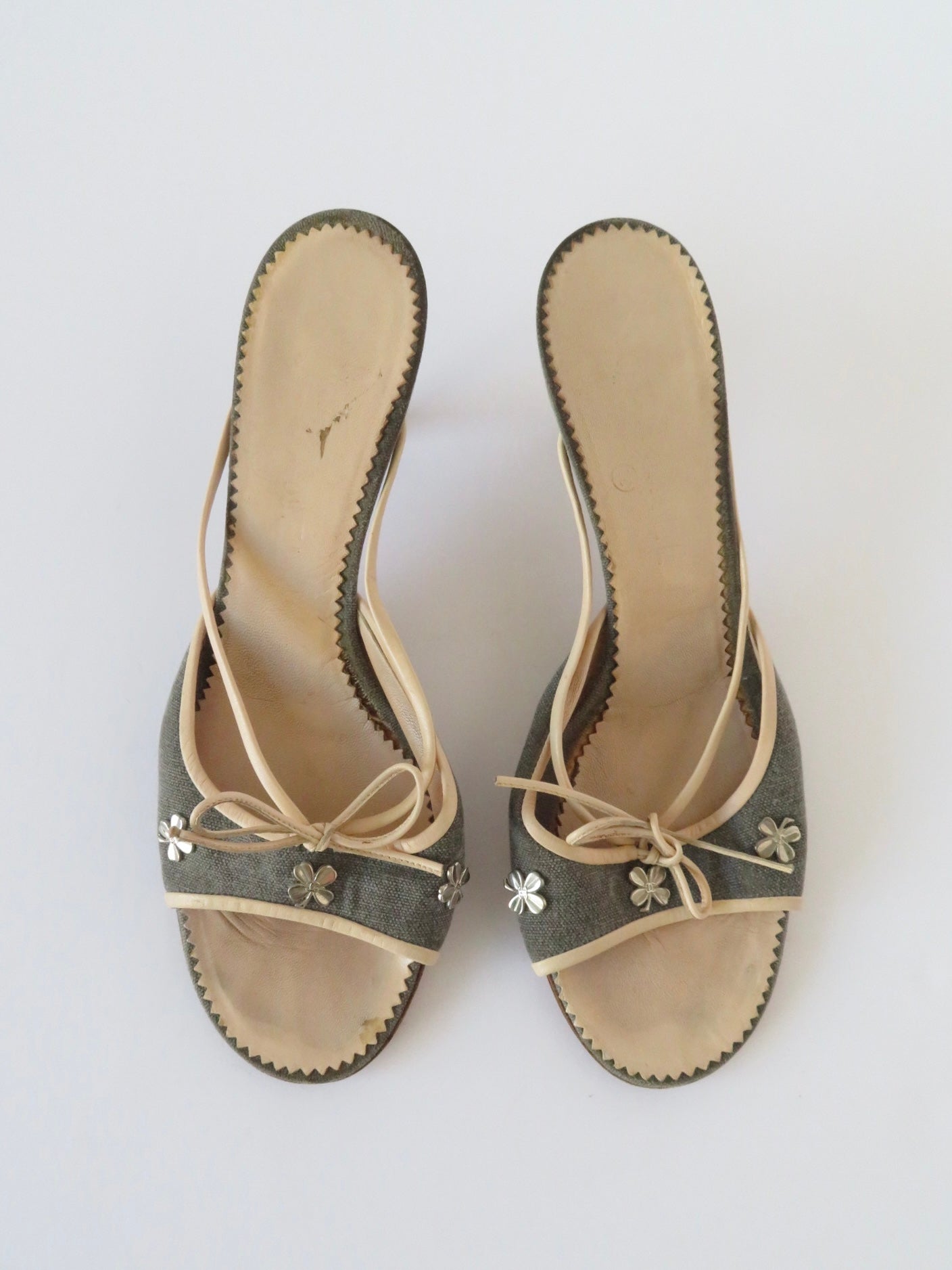 Rare Vintage Chanel Denim Four Leaf Clover Kitten Heels