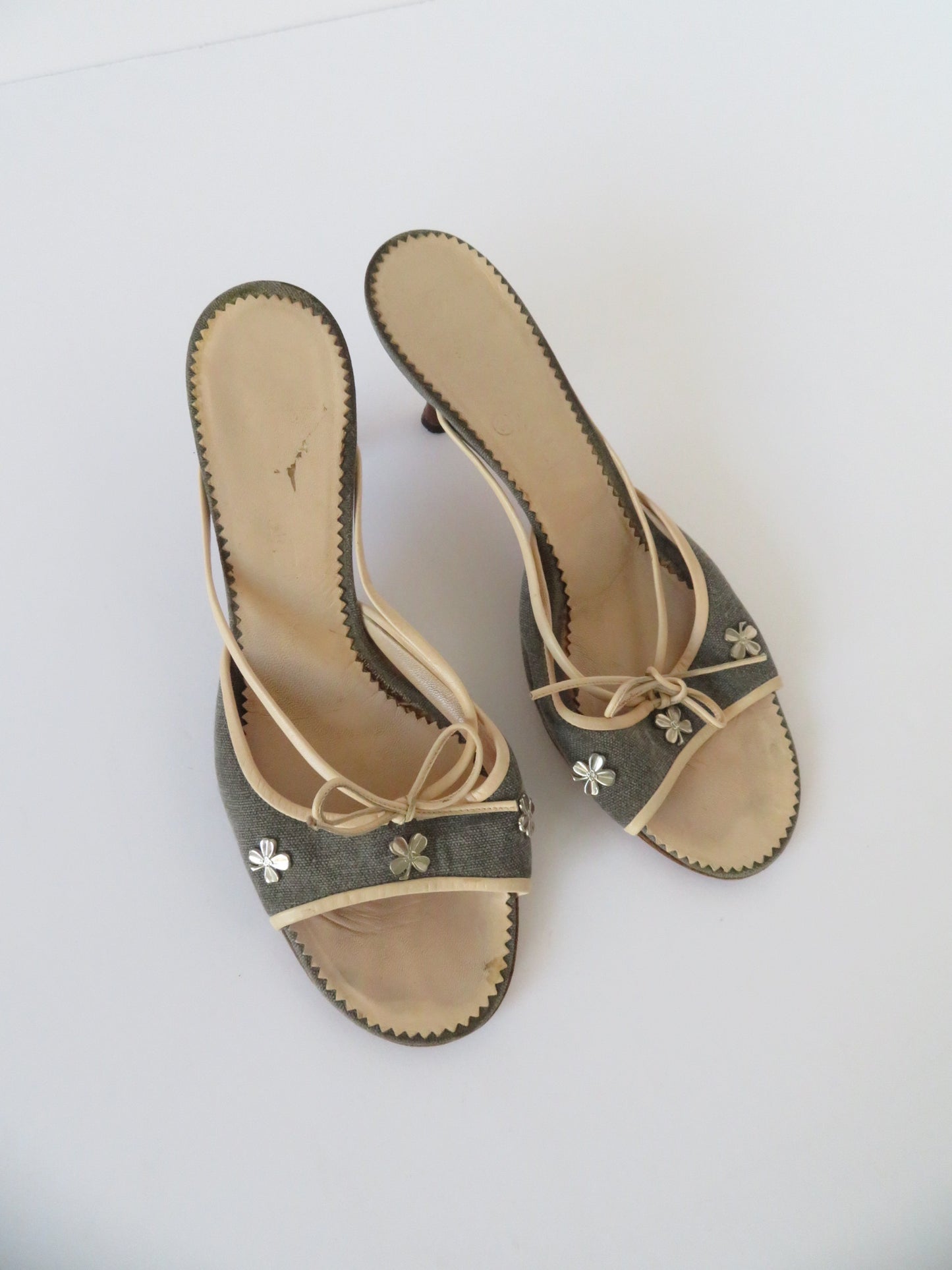 Rare Vintage Chanel Denim Four Leaf Clover Kitten Heels