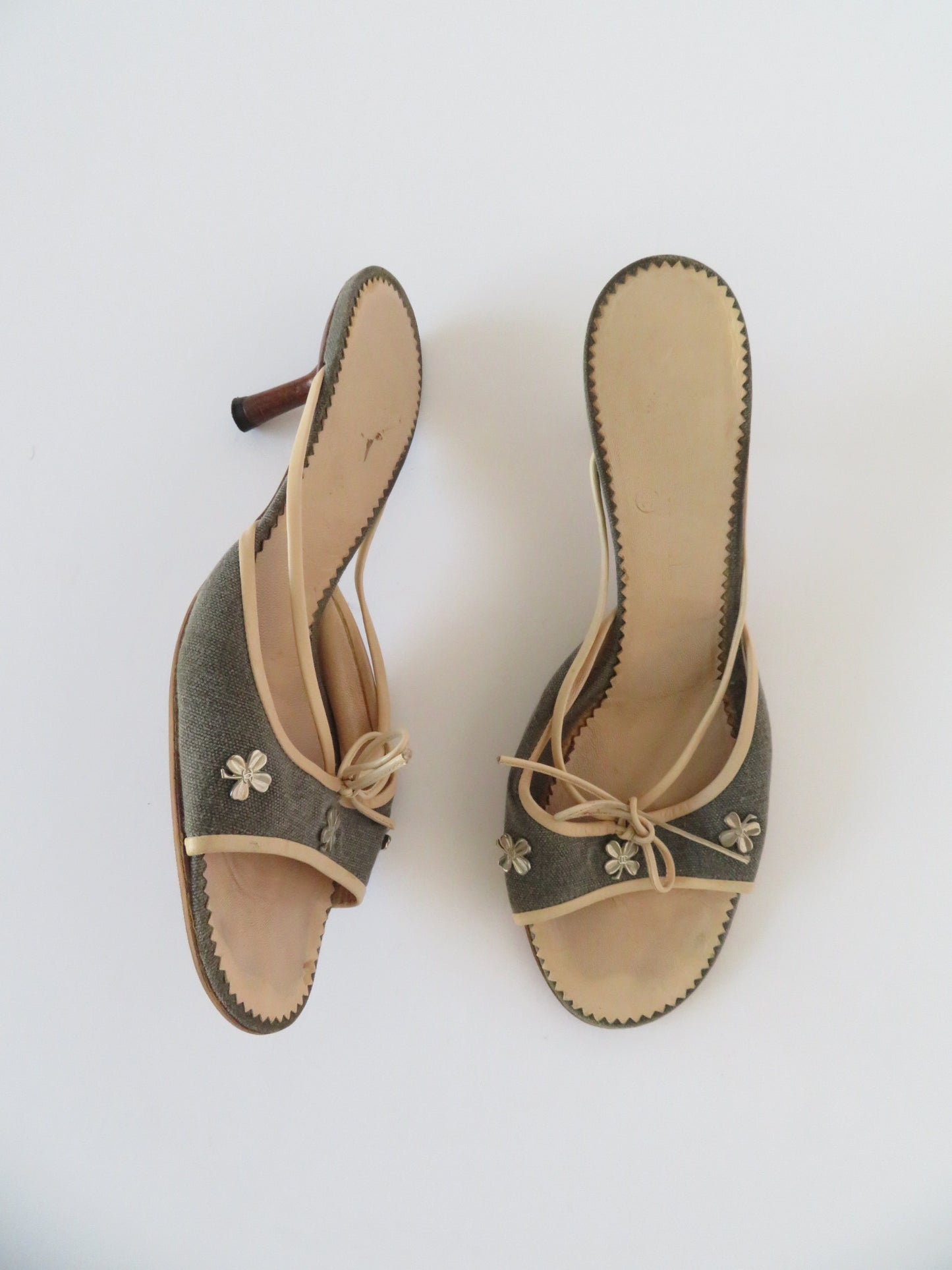 Rare Vintage Chanel Denim Four Leaf Clover Kitten Heels